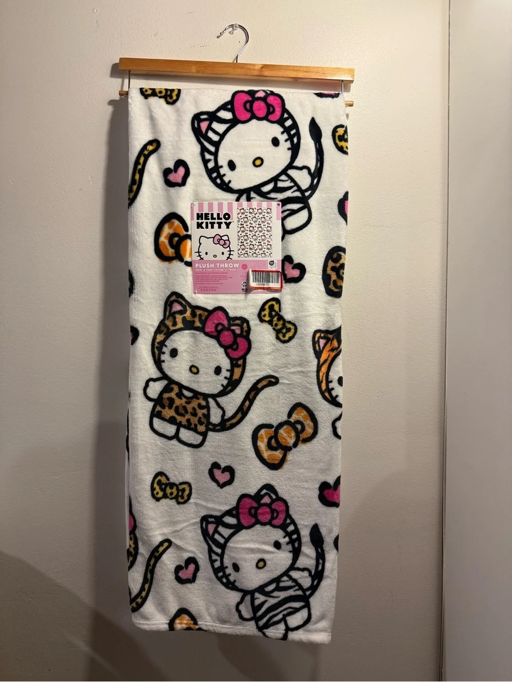 Hello kitty Halloween animal print plush blanket throw NWT 2026